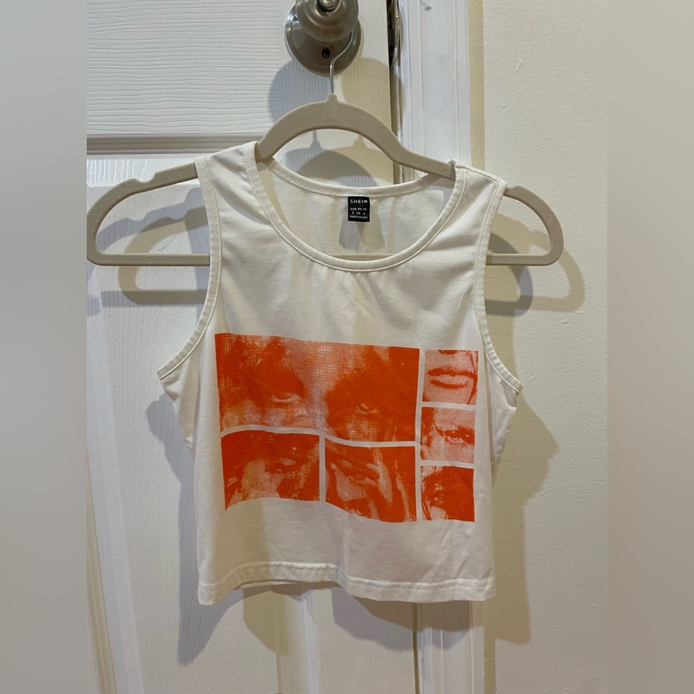 Cute crop top!